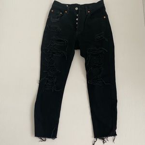 Distressed Black Levi’s Jeans